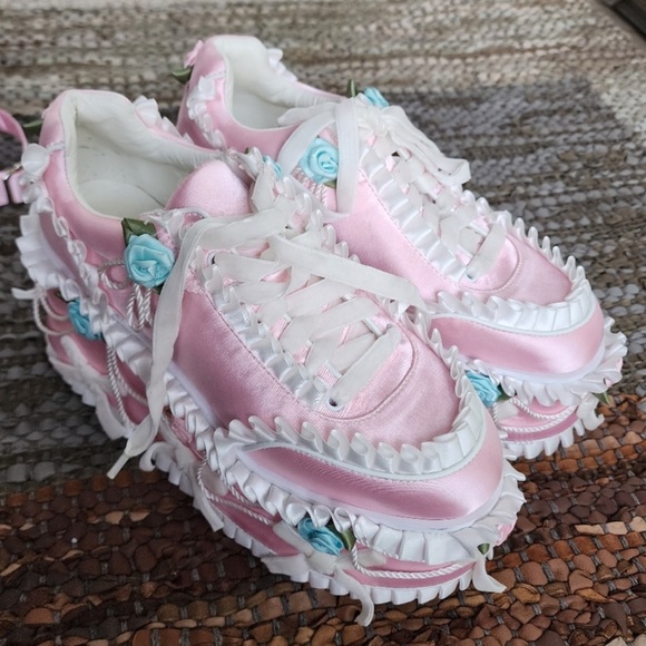 Sugar Thrillz Dolls Kill ‘Just Deserts’ Cake Shoes Sneakers Bag Purse SET NEW 9 - Picture 2 of 14